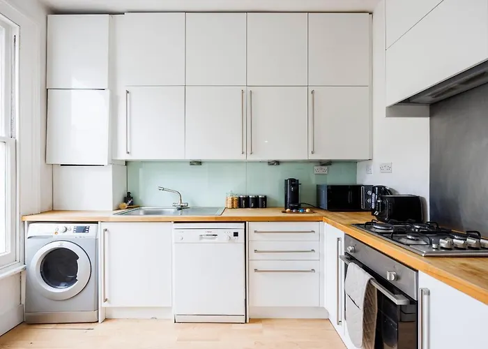 Stylish Apartment Opposite Westfields
