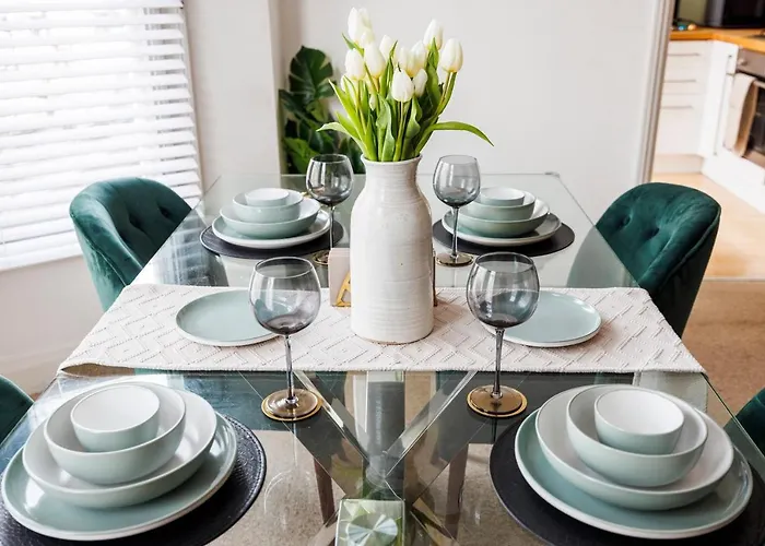 Stylish Apartment Opposite Westfields